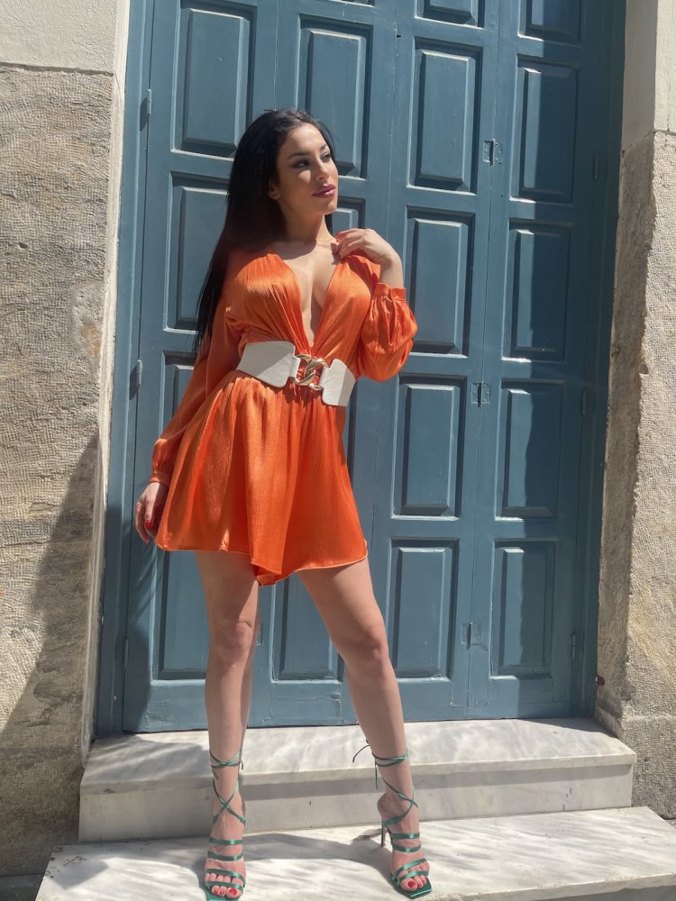 Oλόσωμη πορτοκαλί φόρμα σόρτς