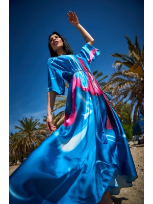 Φαρδύ σατέν μπλε μάξι φόρεμα σε χρωματιστό μοτίβο